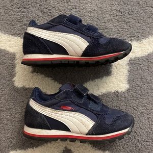 Puma st runner hook and loop sneaker